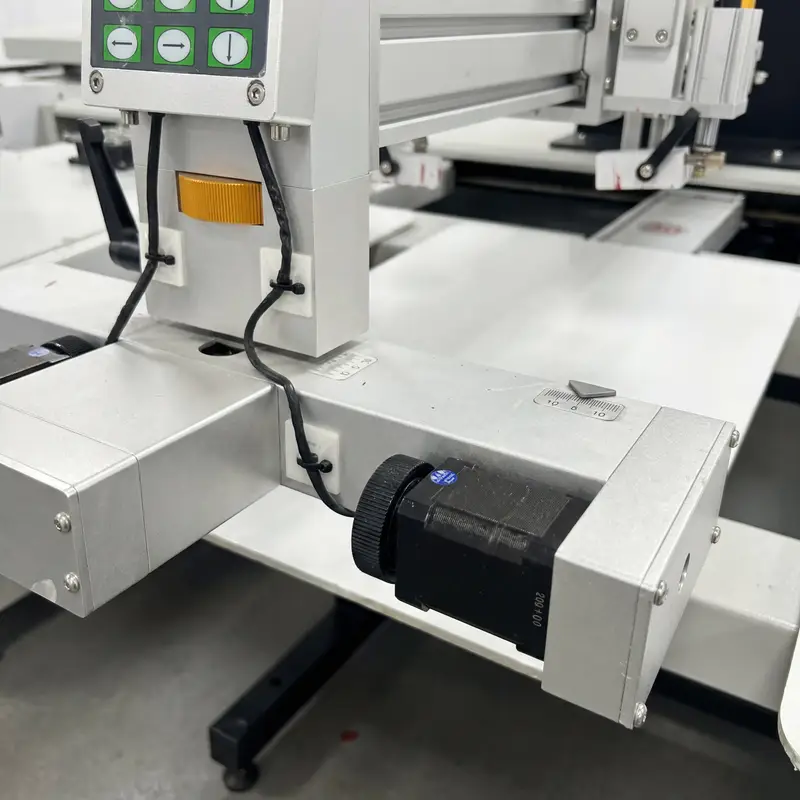 Micro-Adjustment: Analog Precision Lock